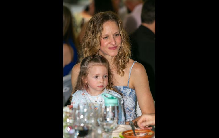 Renata Martínez Gallardo y Stephanie Cortés. GENTE BIEN JALISCO / Jorge Soltero