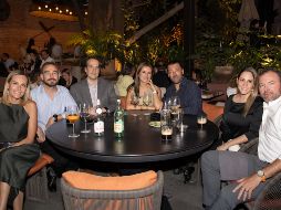 Jolie Saracho, Rodrigo Dubin, Julio del Ama, Paola González, César Ruvalcaba, Luisa Valenzuela y Hugo Saracho en el segundo aniversario de Loco Marino. GENTE BIEN JALISCO / Christian Pérez