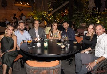 Jolie Saracho, Rodrigo Dubin, Julio del Ama, Paola González, César Ruvalcaba, Luisa Valenzuela y Hugo Saracho en el segundo aniversario de Loco Marino. GENTE BIEN JALISCO / Christian Pérez