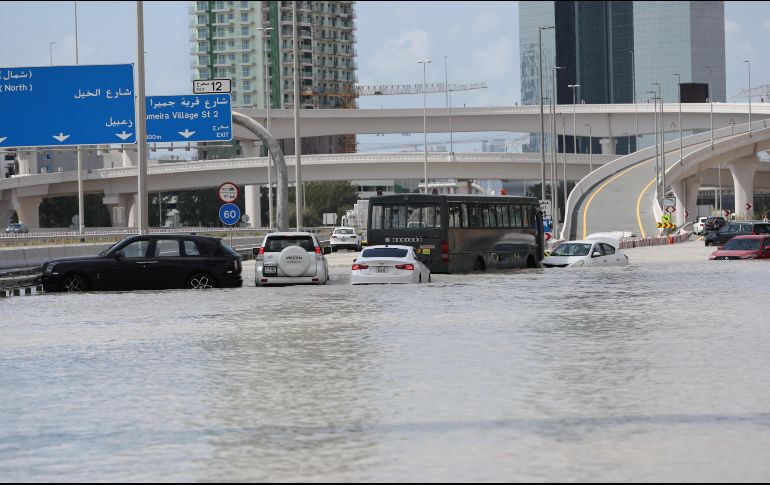 Dubái ha generado una gran atención en las redes sociales debido a las inusuales lluvias torrenciales que han afectado la ciudad. EFE