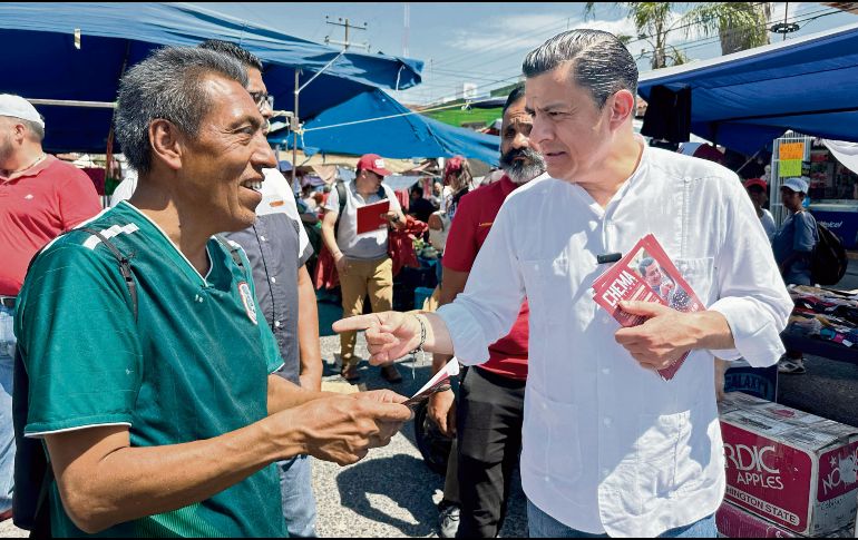 Chema Martínez recorre la ciudad con su iniciativa “Primero los Barrios”. ESPECIAL