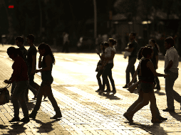 Especialistas piden evitar exponerse a los rayos solares, en especial entre las 11 de la mañana y las 3 de la tarde, cuando se registra la mayor radiación solar. EL INFORMADOR / ARCHIVO