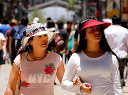 Especialistas señalaron que entre las 11:00 horas y las 15:00 horas se registra la mayor radiación solar, por lo que es indispensable evitar exponerse a los rayos solares. NTX / ARCHIVO