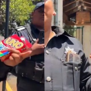Policías intentan detener a jóvenes por jugar 'UNO' en la calle en Toluca (VIDEO)