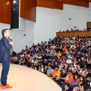 Álvarez Máynez propone destituir a quien no cumpla sus promesas