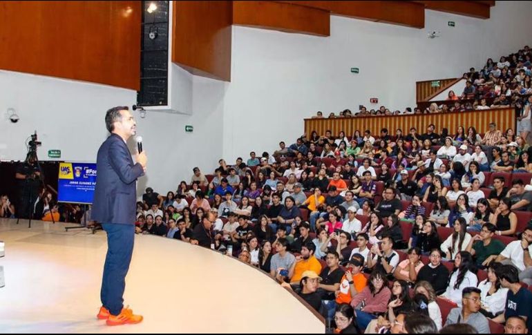 Jorge Álvarez Máynez propuso que, de alcanzar la Presidencia de México, empujará la Ley de Resultados Garantizados que previamente presentó en la Cámara de Diputados cuando era legislador para que los políticos que no cumplan sus promesas de campaña sean destituidos de sus cargos. SUN / J. Cabrera