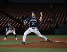 Kevin McGovern perdió el juego tras tres entradas y un tercio en las que permitió cinco carreras. X/charrosbeisbol