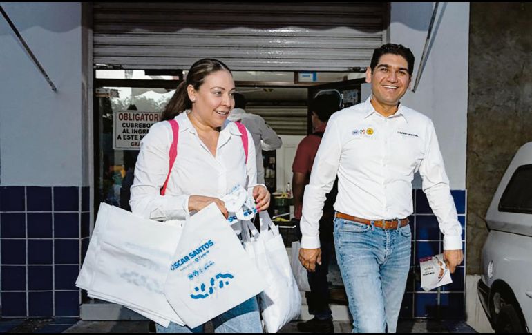 El candidato visitó a vecinos de la Colonia Chapalita Inn. ESPECIAL