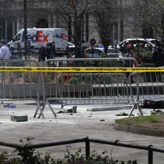 Hombre se prende fuego afuera de tribunal que juzga a Trump