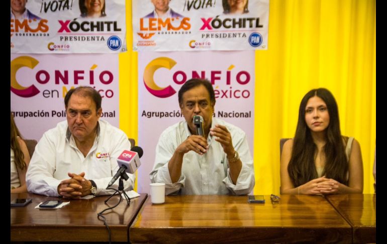 Salvador Cosío Gaona encabezó en Puerto Vallarta una reunión informativa en relación con la campaña de promoción del Voto Útil. CORTESÍA.