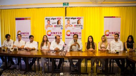 Salvador Cosío Gaona encabezó en Puerto Vallarta una reunión informativa en relación con la campaña de promoción del Voto Útil. CORTESÍA.