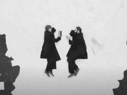 Prieto también estuvo involucrado en 'Willow' (2020), un video dirigido por Taylor Swift, lo que indica una estrecha amistad entre ellos. YOUTUBE/TAYLOR SWIFT