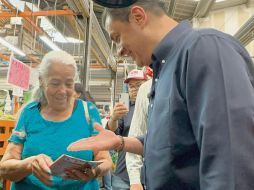 Chema reconoció la importancia de los mercados como elementos fundamentales de la identidad y la economía local de Guadalajara. ESPECIAL