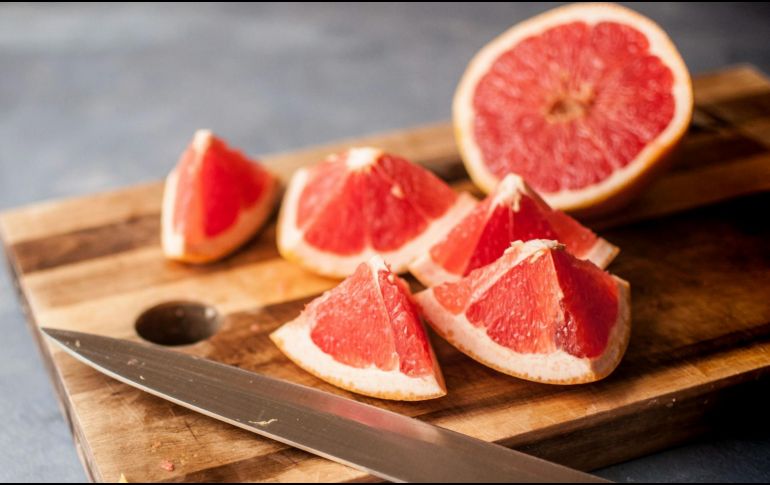 Existe una fruta capaz de producir colágeno de manera natural y es aliada para bajar de peso.ESPECIAL / Foto de Anna Wlodarczyk en Unsplash