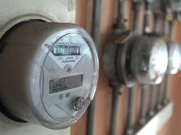 El uso de electricidad durante esta temporada del año genera que el recibo de la luz salga con un monto elevado. EL INFORMADOR / ARCHIVO