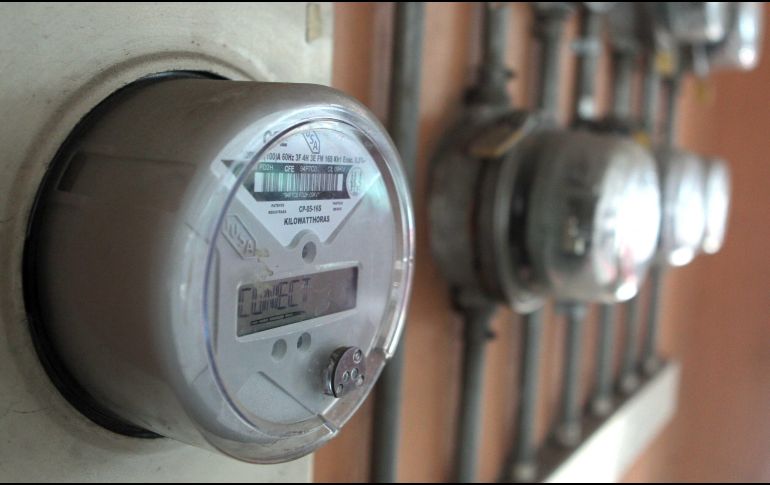 El uso de electricidad durante esta temporada del año genera que el recibo de la luz salga con un monto elevado. EL INFORMADOR / ARCHIVO