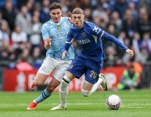 Julián Álvarez, del Manchester City, contra Cole Palmer, del Chelsea, en partido de la FA Cup. EFE / N. Hall
