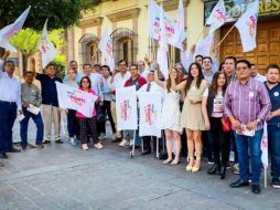 Integrantes de la Asociación para la Protección de la Sanidad Comunitaria A.C., entregaron a Confío un documento con los planteamientos para el próximo gobierno. ESPECIAL