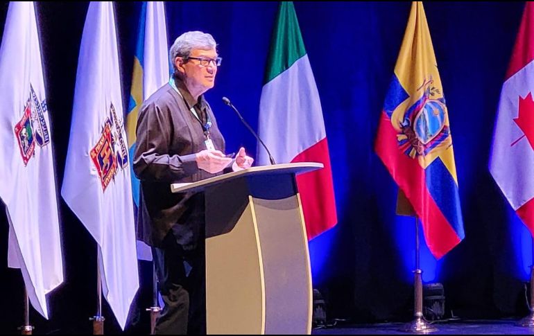 En la conferencia de clausura del CIAM 2024, Sánchez Mendiola, compartió que al conocimiento básico de la biología, ahora también se agregan dos componentes más “el aprendizaje profundo” y la “empatía y la conección”. EL INFORMADOR/J. Padilla.