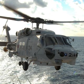Dos helicópteros de la marina japonesa se estrellan, hay un muerto y 7 desaparecidos