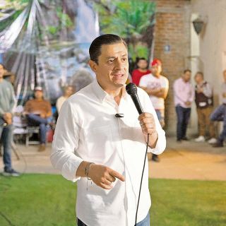 Chema Martínez promete policías tapatíos que “no extorsionen”