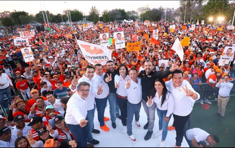 Los candidatos estuvieron acompañados por más candidatos de Movimiento Ciudadano, tanto al Senado como a la diputación local y federal, entre otras personas. ESPECIAL