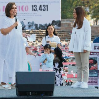 Se reúne con madres buscadoras en Morelia