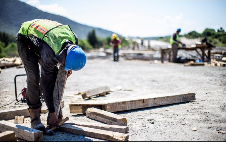 Por su parte, la industria registró una baja mensual de 0.1% en febrero, producto de la contracción de 2.5% en construcción y de -0.8% en minería. EL INFORMADOR / ARCHIVO