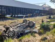 El choque provocó el cierre del cruce mencionado debido a la presencia del ferrocarril.ESPECIAL