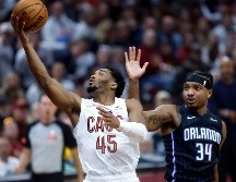 Donovan Mitchell (#45) volvió a liderar a la ofensiva de los Cavaliers. AP/R. Schwane