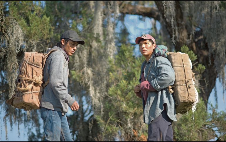 Manuel Cruz Vivas y Vladimir Rivera Mata, en una escena de la cinta “Correr para vivir”. CORTESÍA