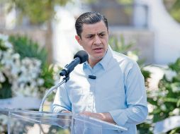 El abanderado de Morena, PT, PVEM, Futuro y Hagamos promete a los ciudadanos mejorar los servicios públicos. ESPECIAL