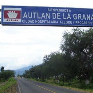 ¿Dónde está Autlán y cómo se llega desde Guadalajara?