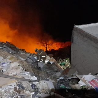 Se incendia vertedero clandestino de Zapopan