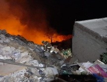 La complejidad del sitio y el material provocaron que los brigadistas tardaran varias horas en sofocar el incendio. ESPECIAL