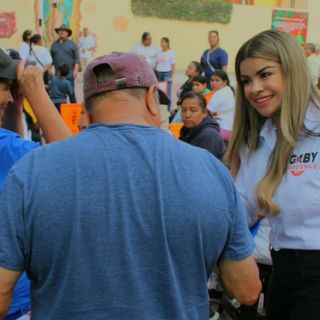 Gabriela Cárdenas se compromete con apoyar a jóvenes
