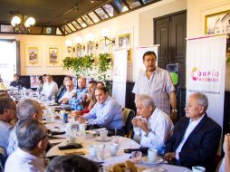 El presidente de la organización, Salvador Cosío Gaona les recordó a los asistentes del gremio la importancia de su voto en las elecciones. CORTESÍA.