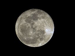 La Luna Llena Rosa vista desde el municipio de Santa Lucía, en Honduras EFE/G. Amador