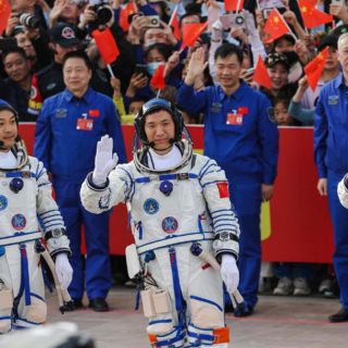 La misión Shenzhou-18 despega con éxito a la estación espacial Tiangong