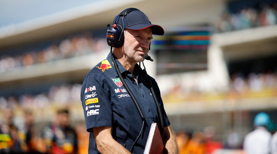 De acuerdo con Sport, fuentes indican que Adrian Newey no está contento con la lucha de poder al interior de Red Bull. AFP / ARCHIVO