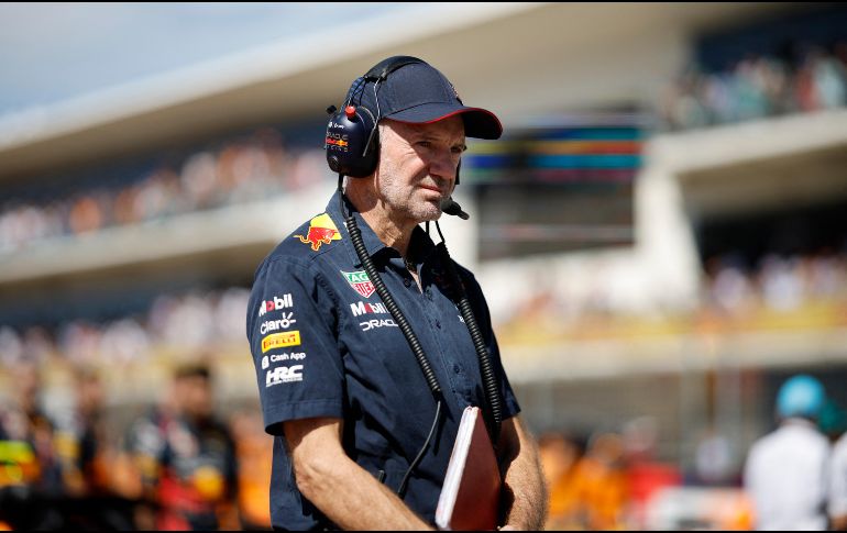 De acuerdo con Sport, fuentes indican que Adrian Newey no está contento con la lucha de poder al interior de Red Bull. AFP / ARCHIVO