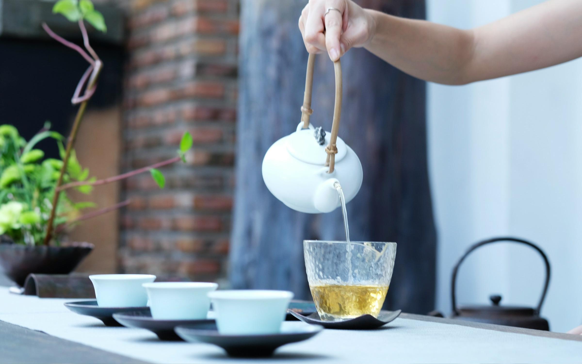 El té de hierbabuena puede relajar durante los episodios de estrés, y que puede atenuar la fatiga mental en tareas cognitivas que requieren de mucha concentración. ESPECIAL / Foto de ORIENTO en Unsplash