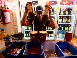 Consumir bebidas alcohólicas y fumar parece acelerar el proceso de mutación de las células, lo que provoca que el riesgo de desarrollar cáncer sea mayor. AP / ARCHIVO