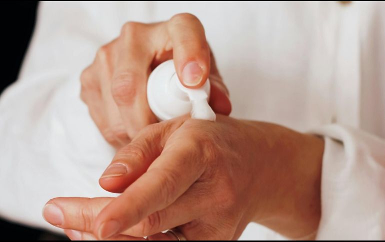 Las manchas en la piel se producen por la edad y suelen ser frecuentes en adultos mayores de 50 años. Unsplash.