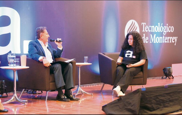 El candidato emecista durante su participación en el evento. ESPECIAL