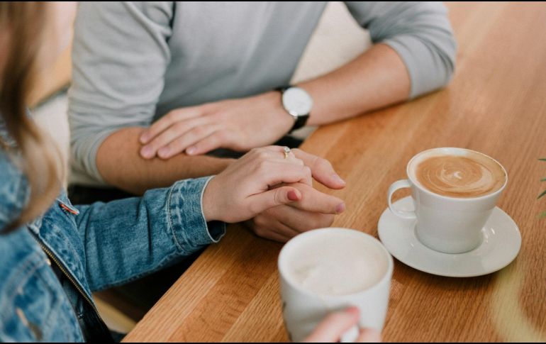 Al principio de una relación, es común que muchas personas se muestren como un libro abierto. ESPECIAL/ Foto de Priscilla Du Preez 🇨🇦 en Unsplash