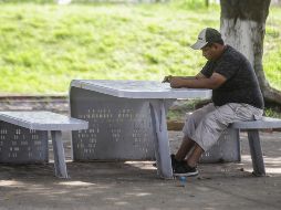 Los pies deben quedar bien apoyados en el suelo: no colgando, ni con las piernas estiradas, de modo que tanto las rodillas como las caderas formen un ángulo de 90 grados. EL INFORMADOR / ARCHIVO