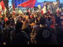 Mantas, fuegos artificiales, cánticos y la ilusión de ganar un nuevo Clásico fue lo que acompañó esta serenata realizada durante la tarde y noche de este viernes en el corazón de la ciudad. EL INFORMADOR / D. Reos