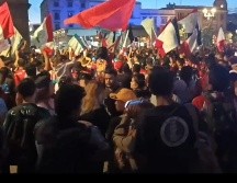 Mantas, fuegos artificiales, cánticos y la ilusión de ganar un nuevo Clásico fue lo que acompañó esta serenata realizada durante la tarde y noche de este viernes en el corazón de la ciudad. EL INFORMADOR / D. Reos