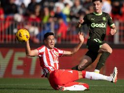 Este es el segundo descenso en la carrera de César Montes. AFP / ARCHIVO